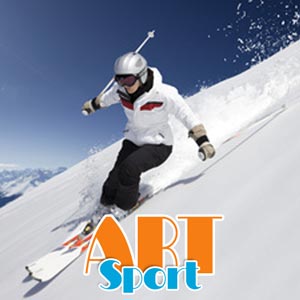Kind im Tiefschnee